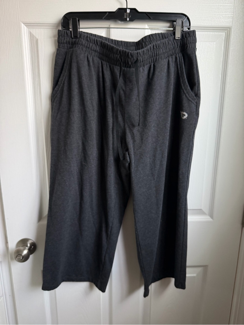 Baleaf Woman’s Charcoal Gray Capris Sweatpants
